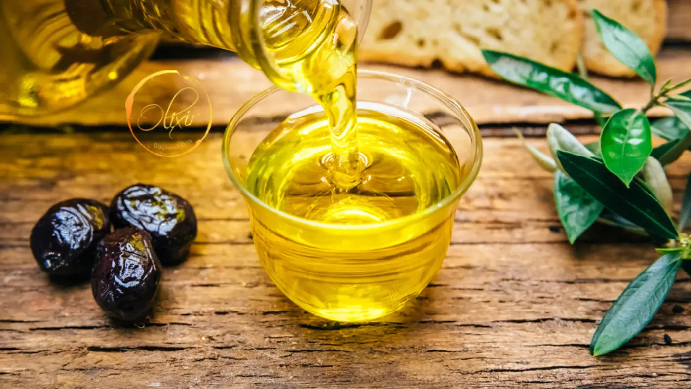 कोल्ड-प्रेस्ड विरुद्ध रिफाइंड तेल: आरोग्यासाठी कोणतं तेल श्रेष्ठ? (पोषक तत्वे, चव आणि तापमानावर आधारित सविस्तर तुलना)